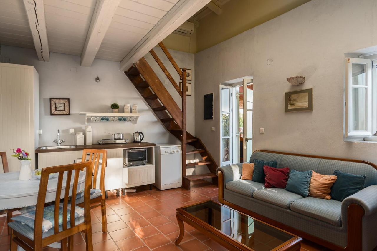 Rustic Escape By Konnect, Case de vacanță